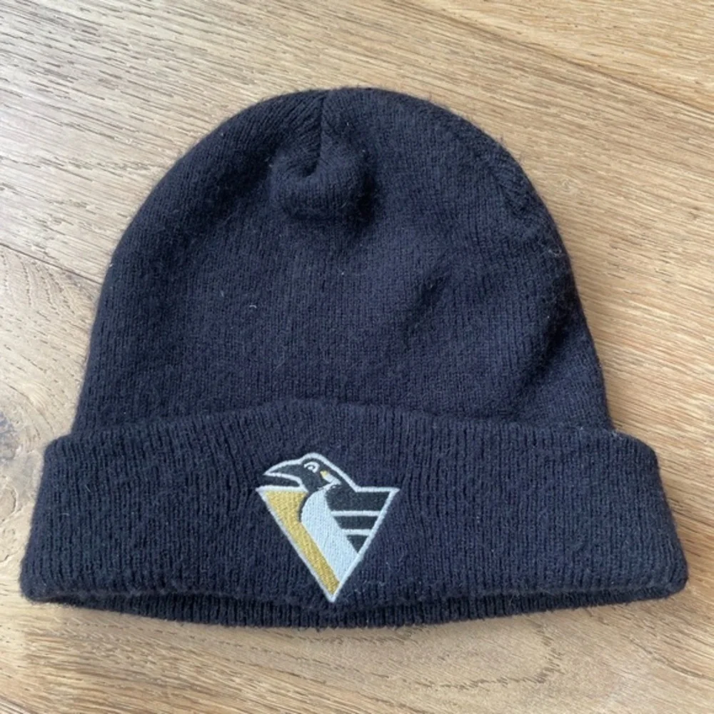 Vintage 90’s Pittsburgh penguins beanie
